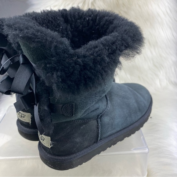 UGG WINTER BOOTS DOBLE BOWS SIZE 6W - Picture 2 of 9
